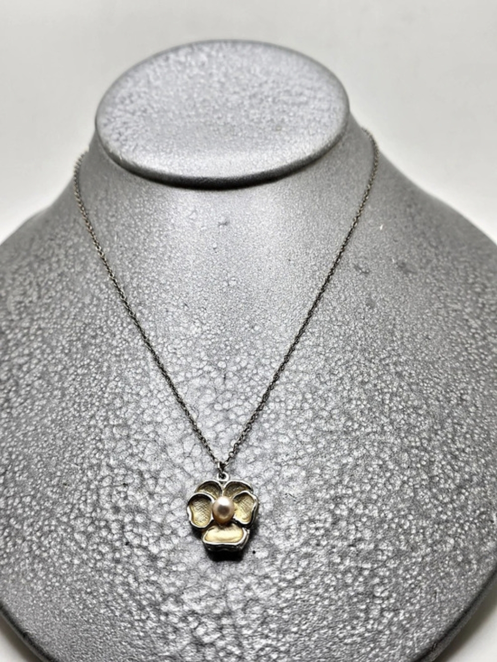 Two-Tone Floral Pendant Necklace